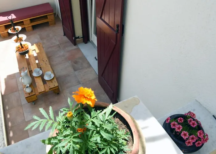 Little Yard & #1 Апартаменты